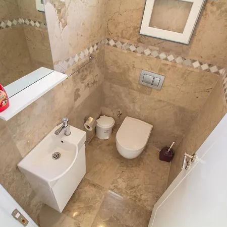 Hanimeli Villa, Oezel Havuzlu, *